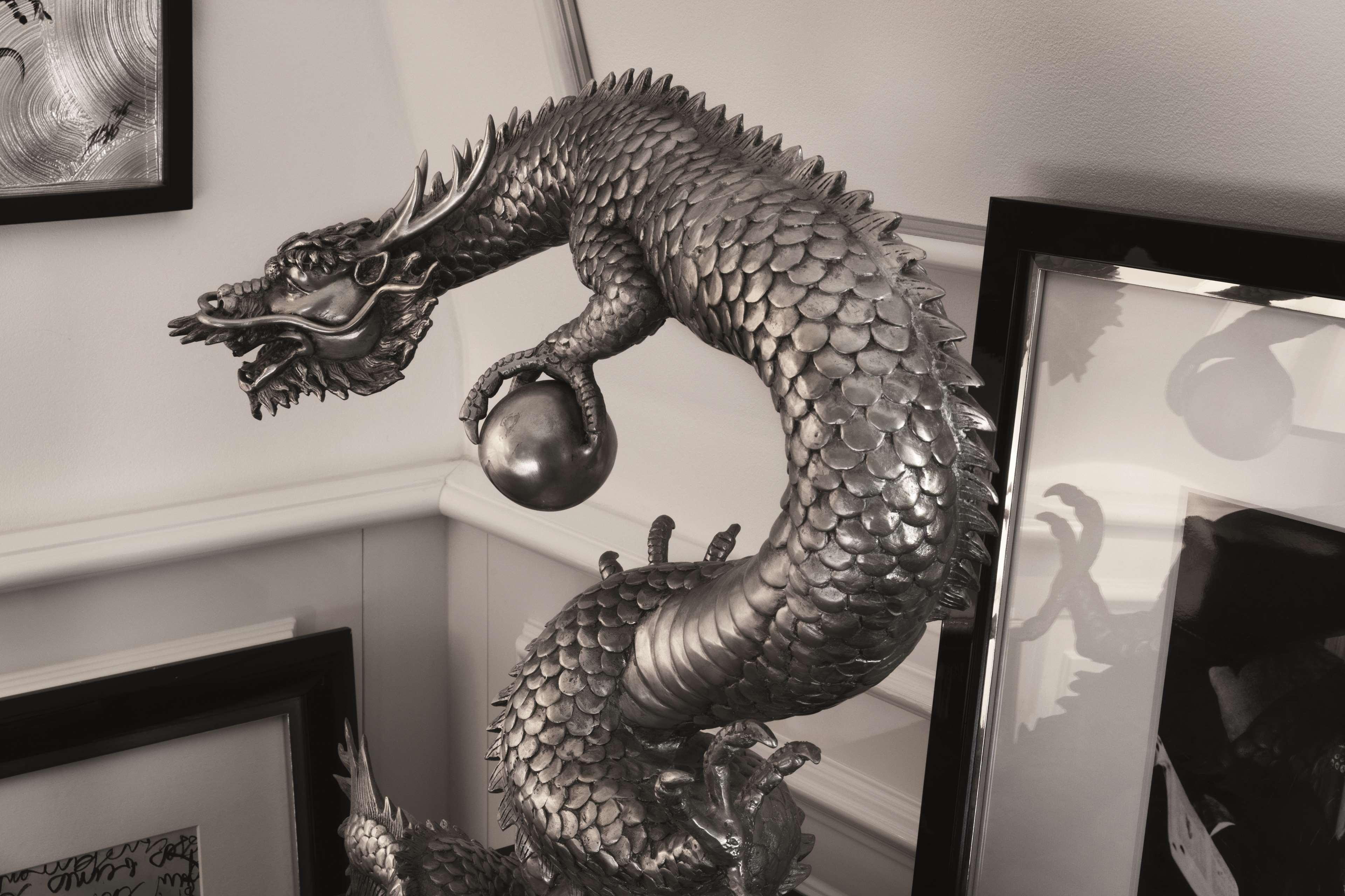 Schlosshotel ベルリン エクステリア 写真 A dragon sculpture