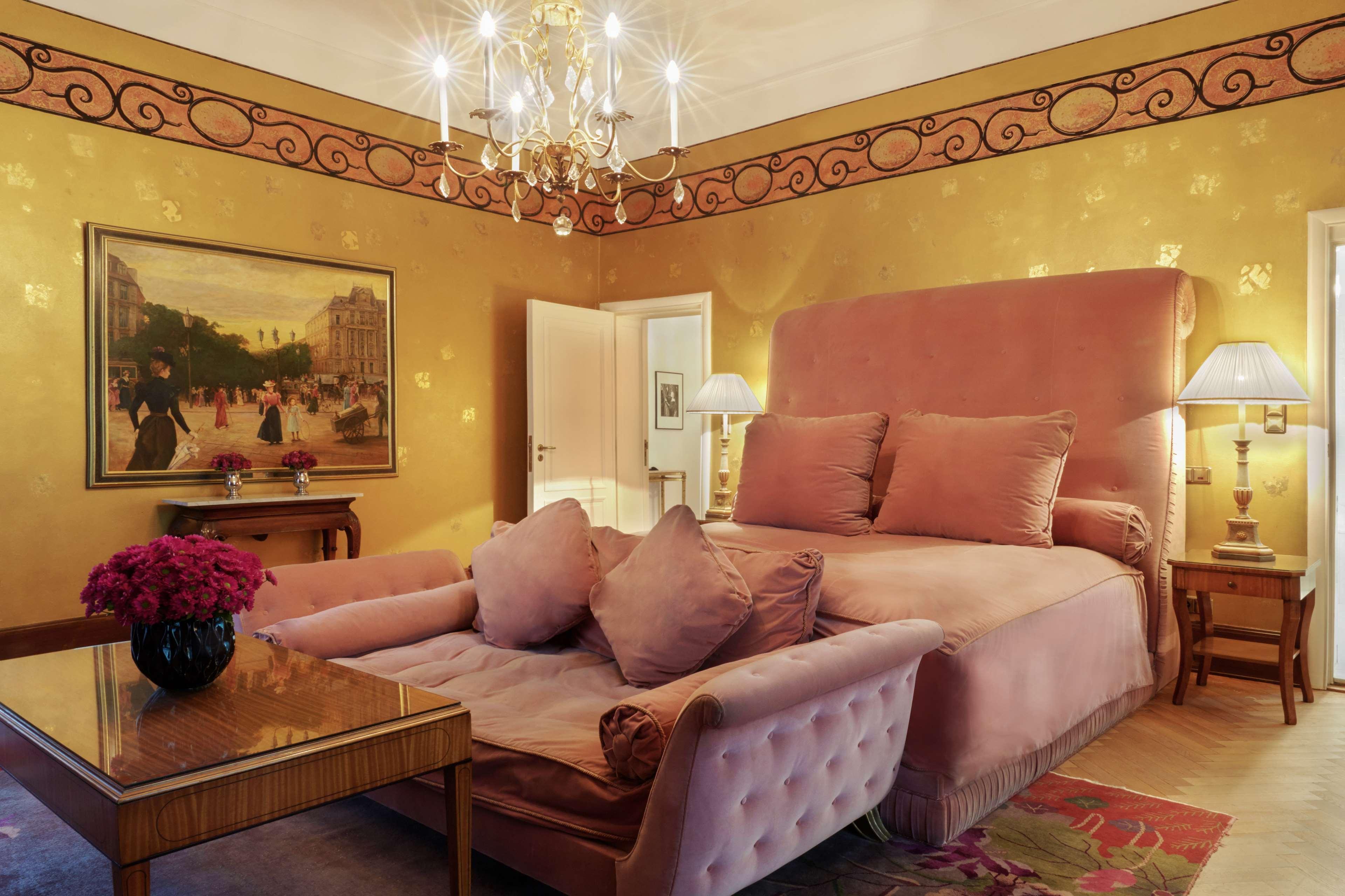 Schlosshotel ベルリン エクステリア 写真 A bedroom at the hotel