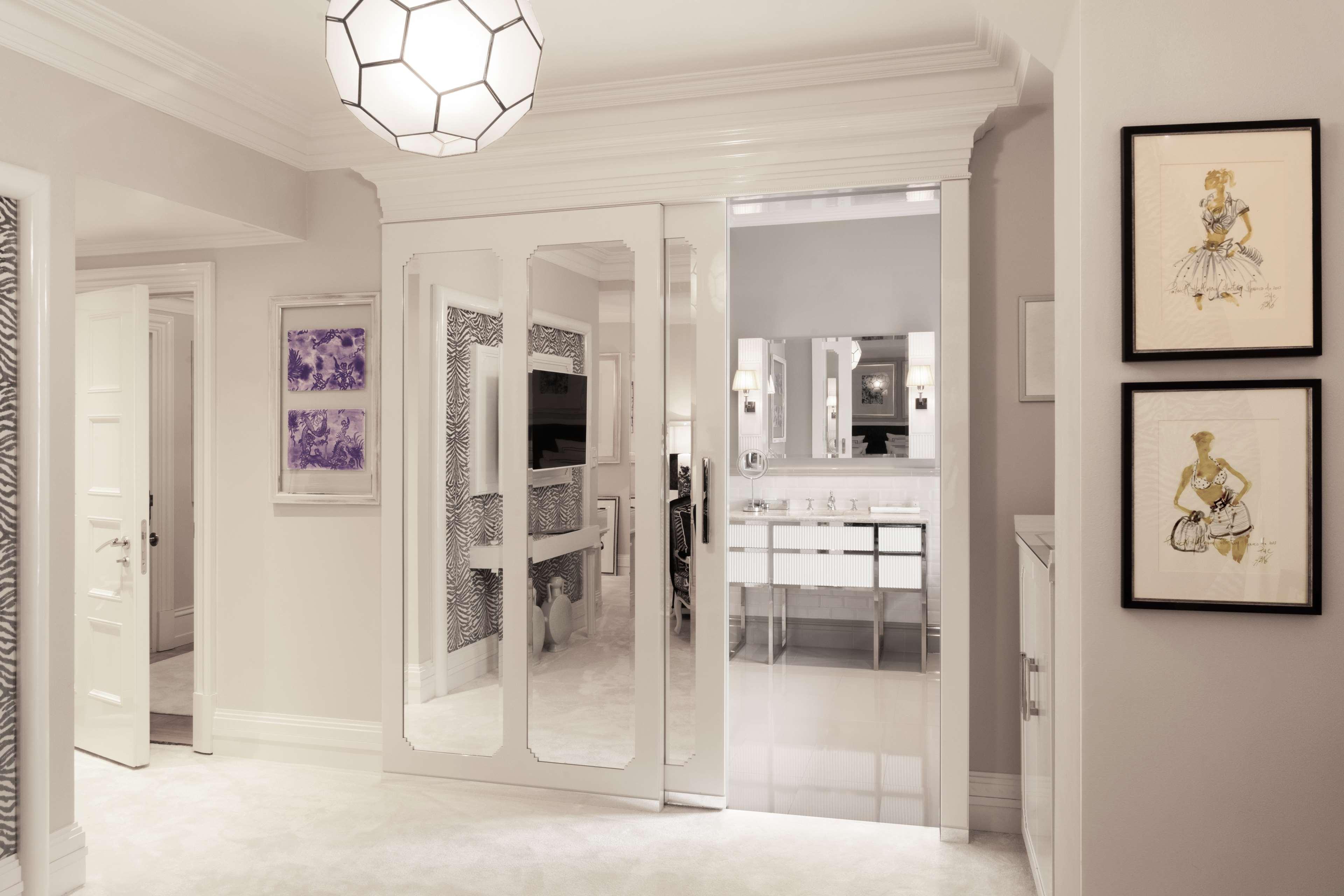 Schlosshotel ベルリン エクステリア 写真 A mirrored interior door