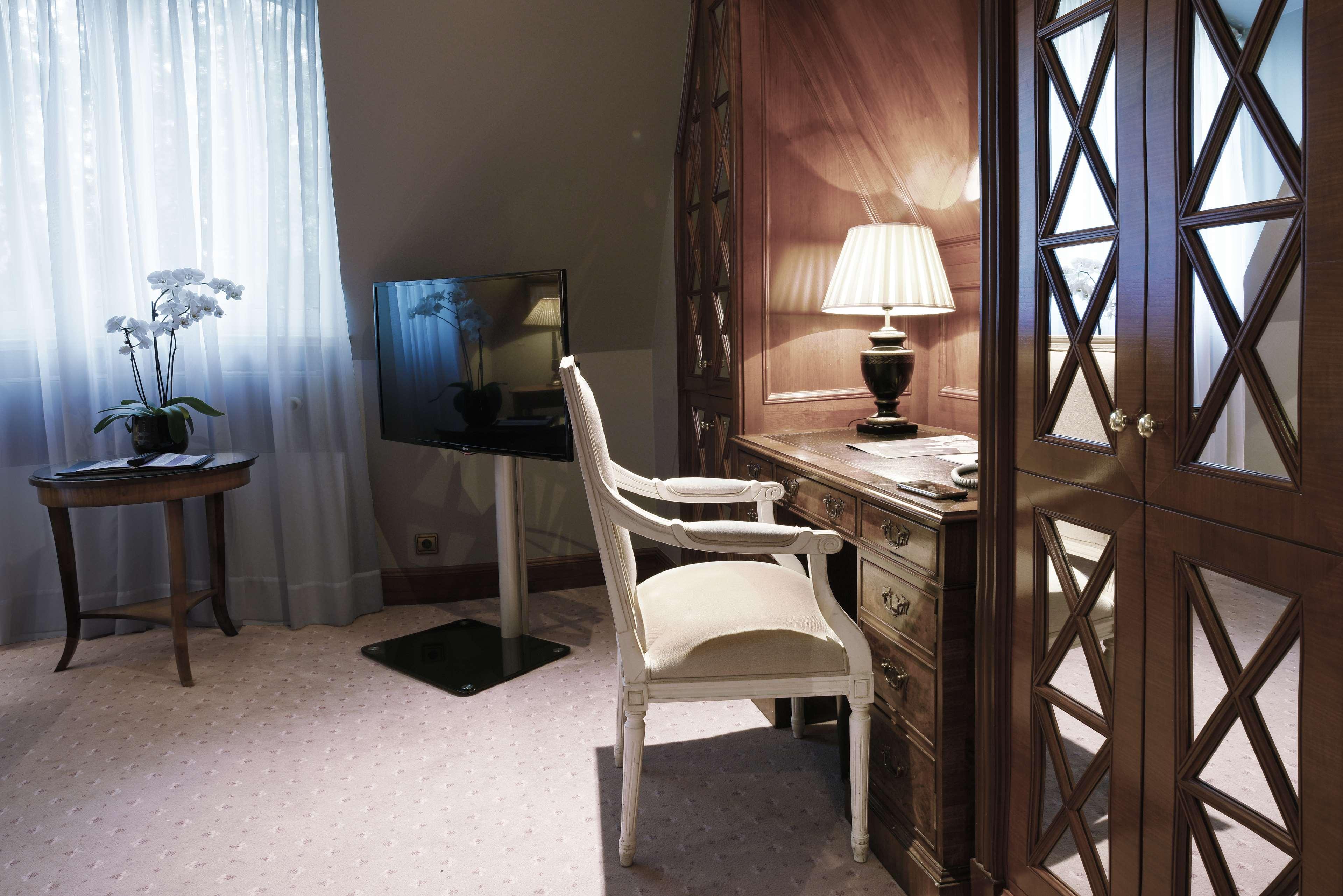 Schlosshotel ベルリン エクステリア 写真 A room at the hotel