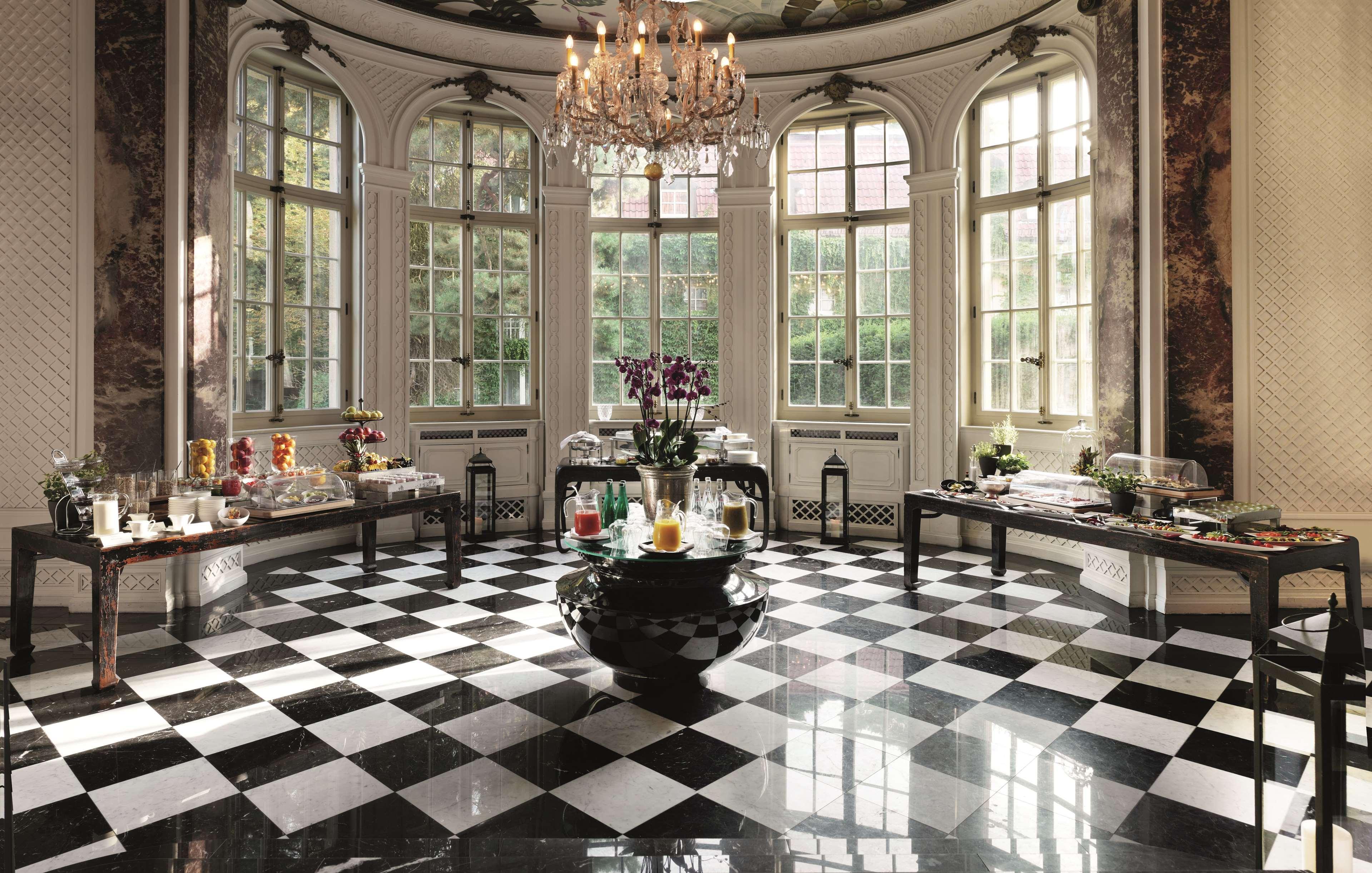 Schlosshotel ベルリン エクステリア 写真 The lobby of the Mandarin Oriental, Munich