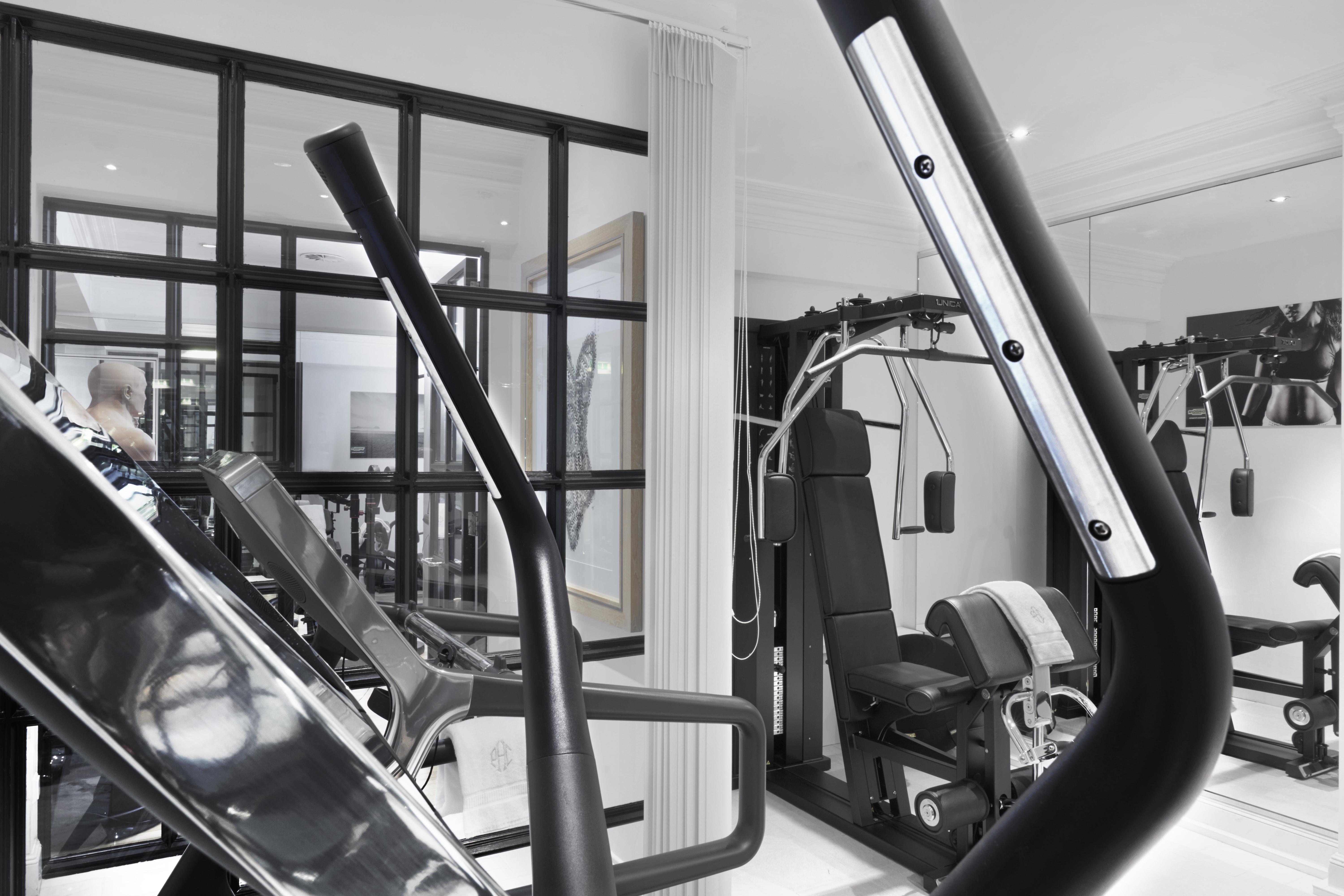 Schlosshotel ベルリン エクステリア 写真 The gym at The Dorchester