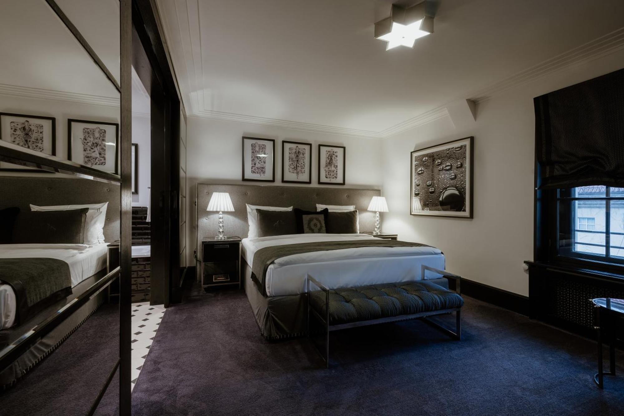 Schlosshotel ベルリン エクステリア 写真 A bedroom at the hotel