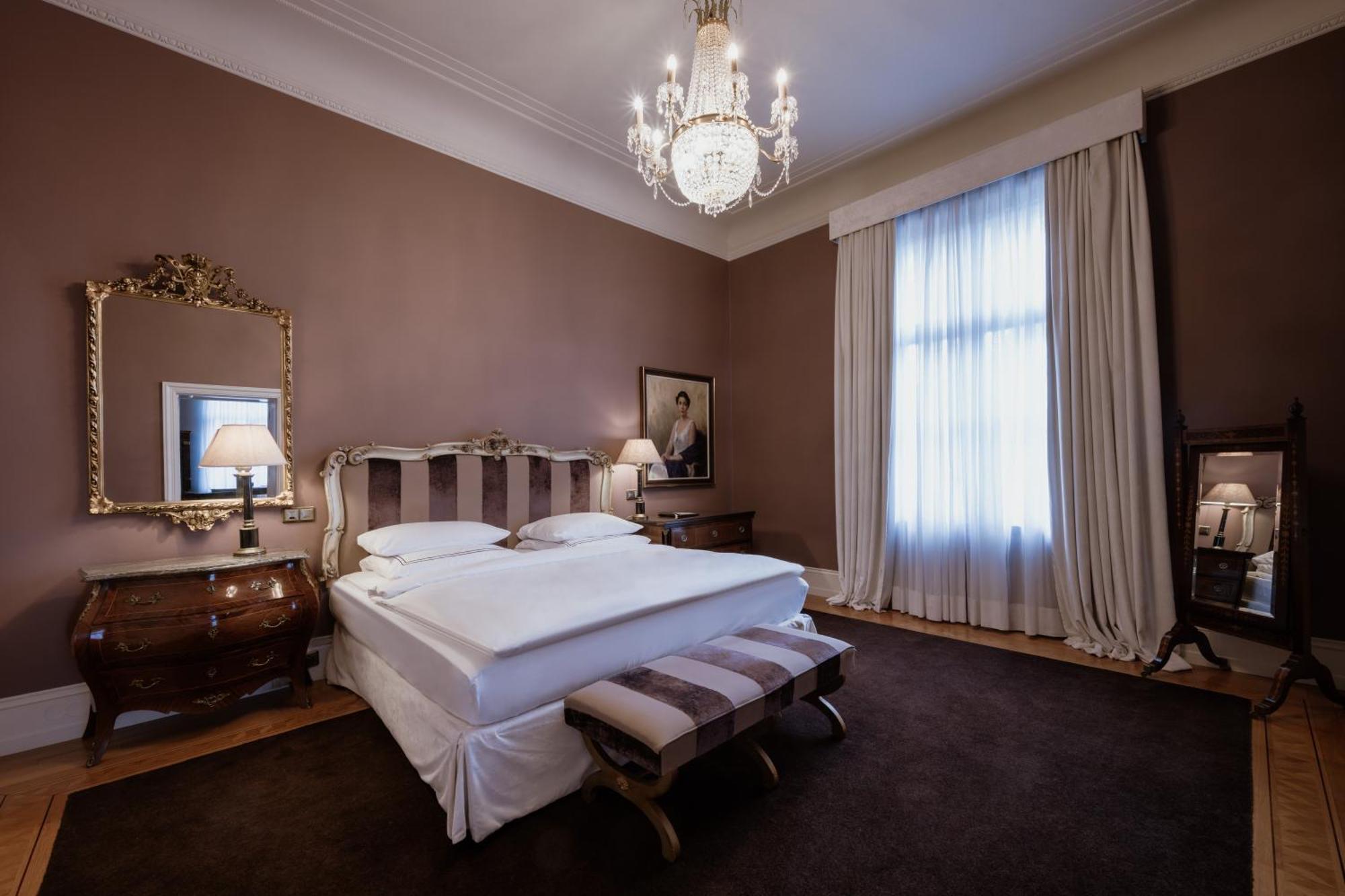 Schlosshotel ベルリン エクステリア 写真 A room at the hotel
