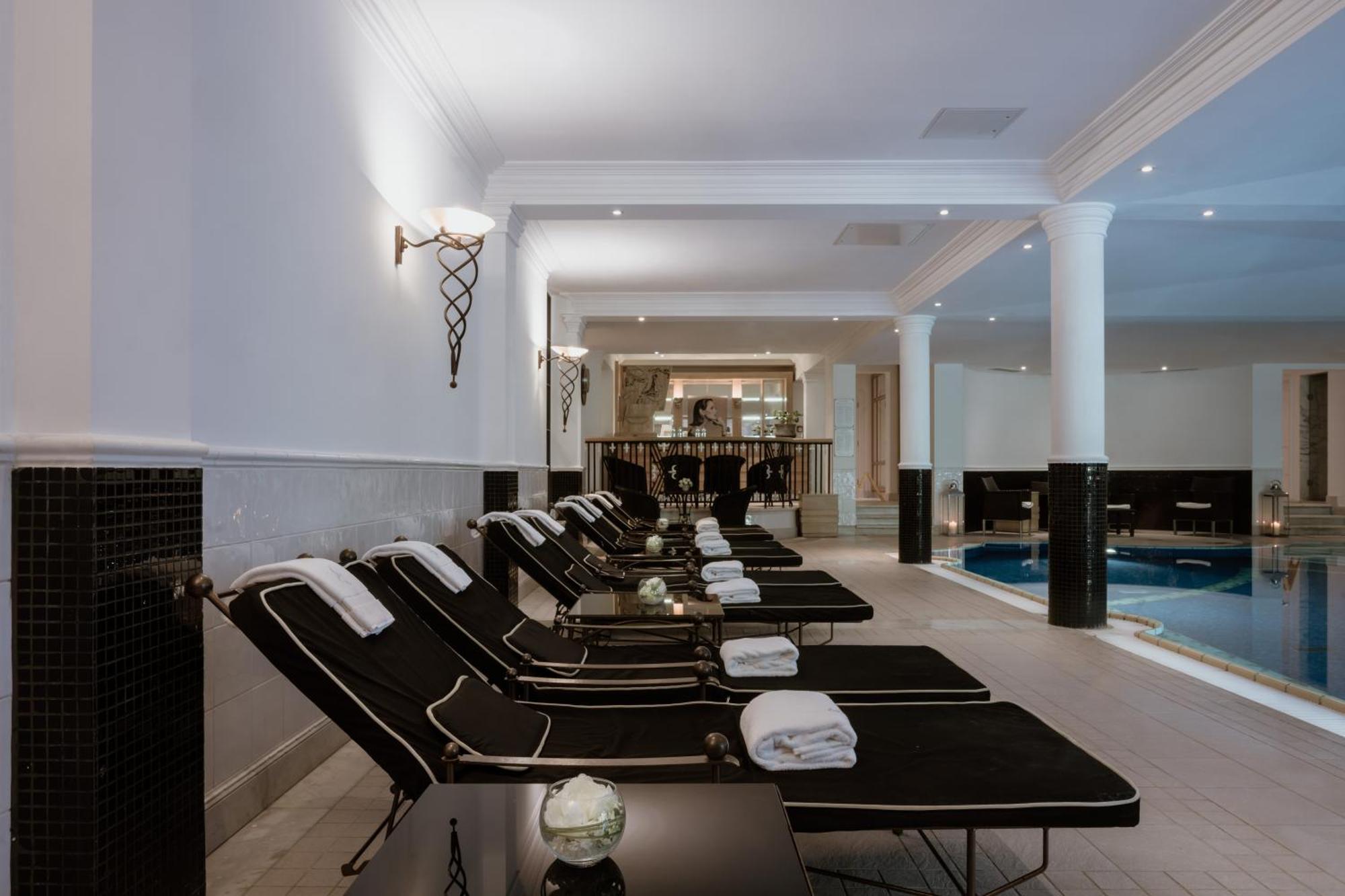 Schlosshotel ベルリン エクステリア 写真 Spa at The Dorchester