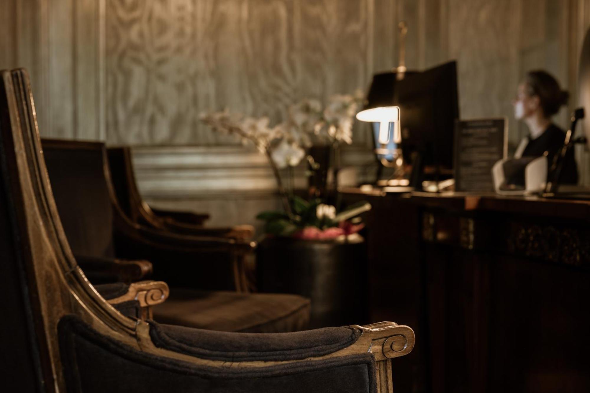 Schlosshotel ベルリン エクステリア 写真 The office of the Prime Minister of the Republic of North Macedonia